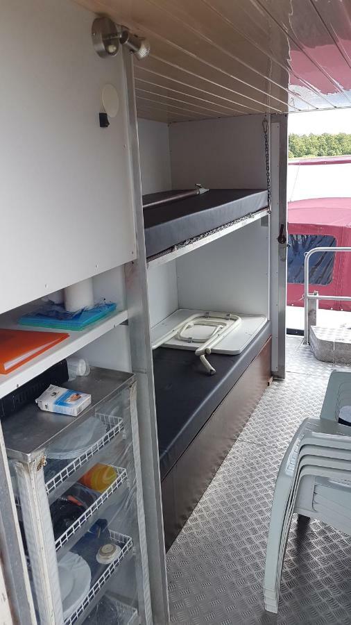 Hausboot Krakow Am See Forelle 1 Und 2 Krakow am See Exterior foto