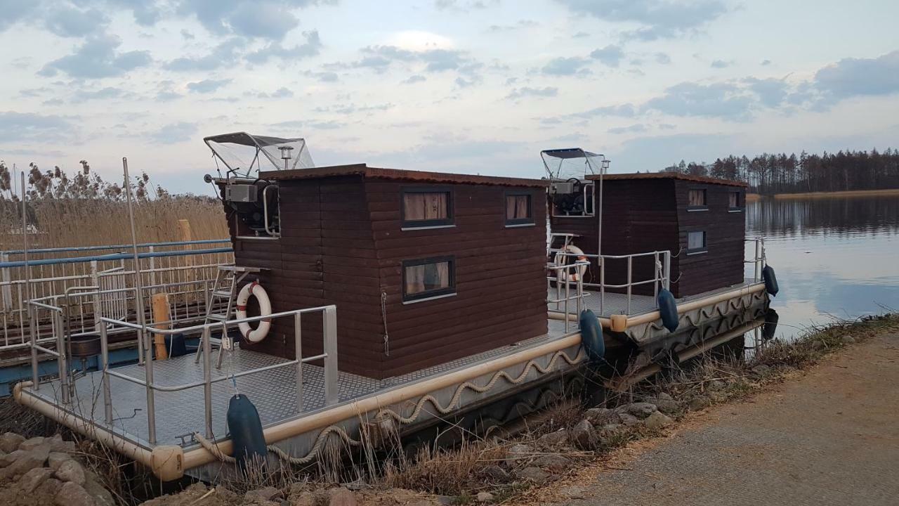 Hausboot Krakow Am See Forelle 1 Und 2 Krakow am See Exterior foto
